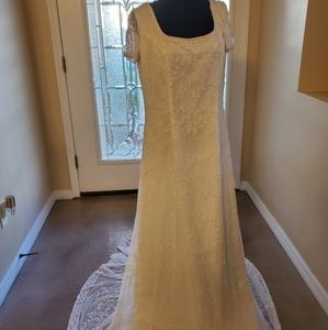 Size 18/20 White Wedding Dress